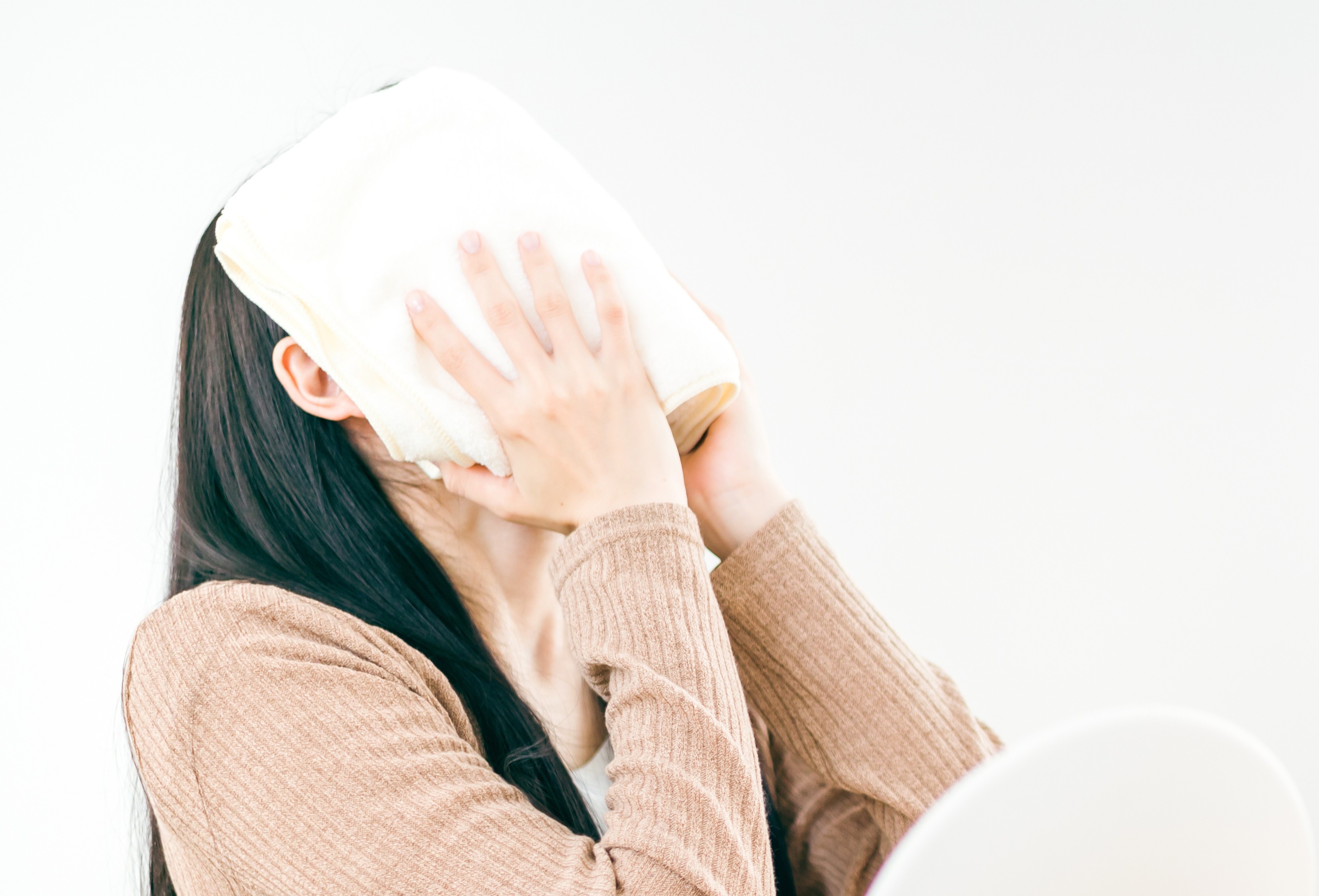 冷えを解消する「温める生活」を意識！　蒸しタオルであたためて