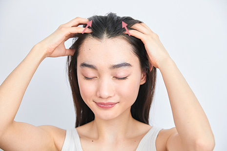 頭皮を持ちあげる